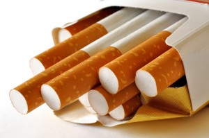 Fumatul crește riscul de leziuni precanceroase colorectale, mai mult la femei decât la bărbați