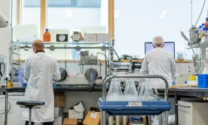 O descoperire în domeniul enzimelor ar putea revoluționa producția de tratamente mai ecologice pentru cancer
